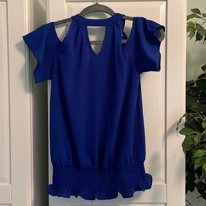 Shoulder cut out blouse